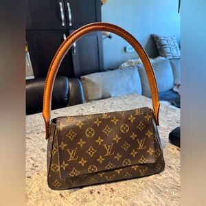 Classic Louis Vuitton Looping PM Shoulder Bag 🌹